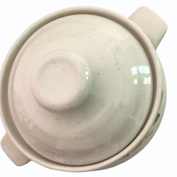 Sheffield Strawberries n Cream Stoneware Lidded Soup Bowl - Picture 5 of 10